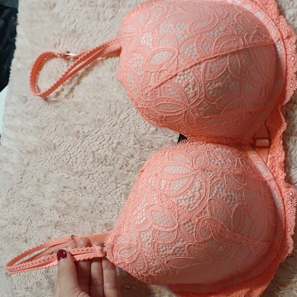 Victoria's Secret Peach Bra 34DD